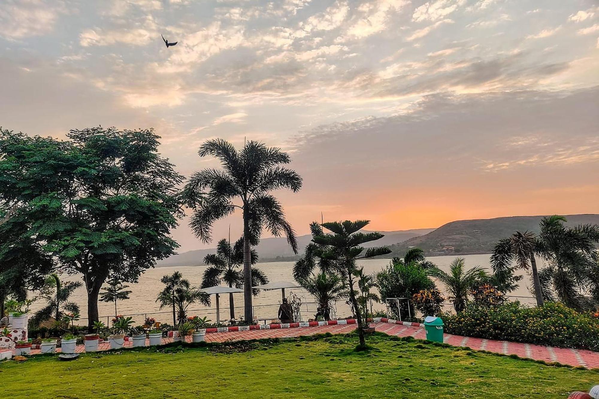 Sunshine Resort Pune Eksteriør billede